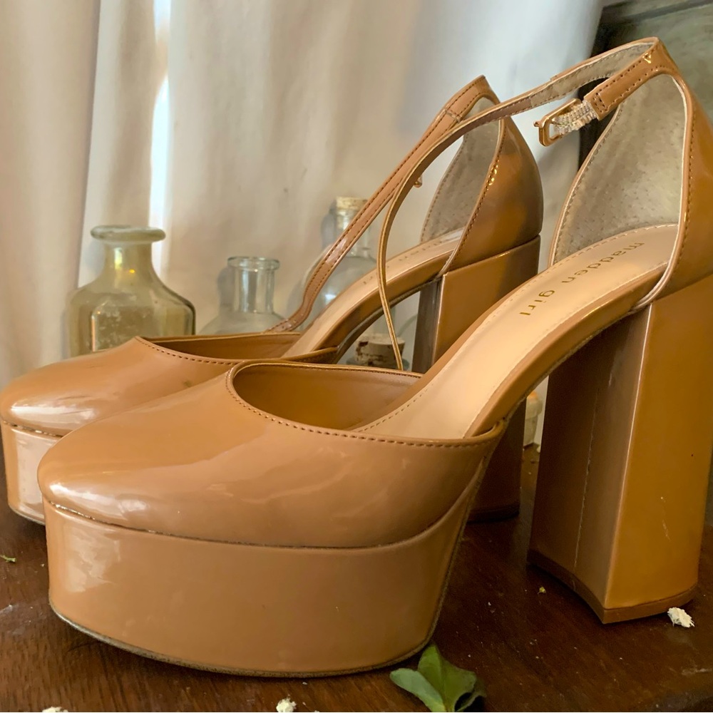 MADDEN GIRL SHINY BIEGE PLATFORM HEELS